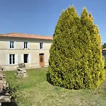 Terre D'yzan Holiday home *